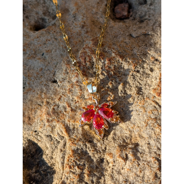 Collier "Feuille d'érable rouge" en acier inoxydable