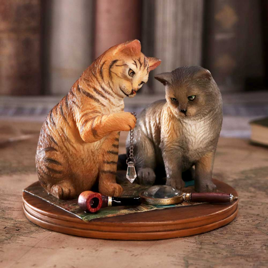 Figurine chat de collection "Purrlock Holmes" - Lisa Parker